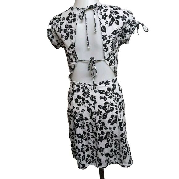 Urban Outfitters Dress Mini Backless Peep Hole Short Sleeves Ties on Back B&W XS - Picture 4 of 9